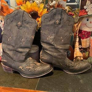 Roper women’s cowgirl boots.